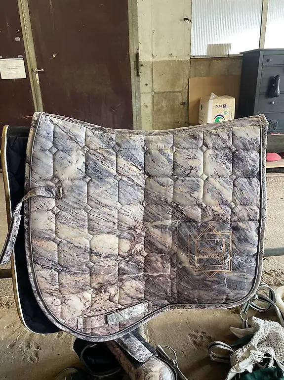 Felix Bühler Mamor Schabracke mit Gamaschen