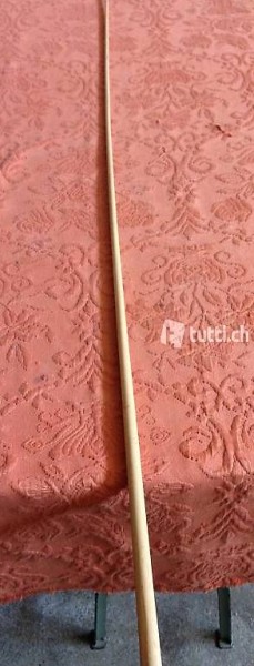 Eine Gerte aus Holz (für Pferde, Vieh, usw.)