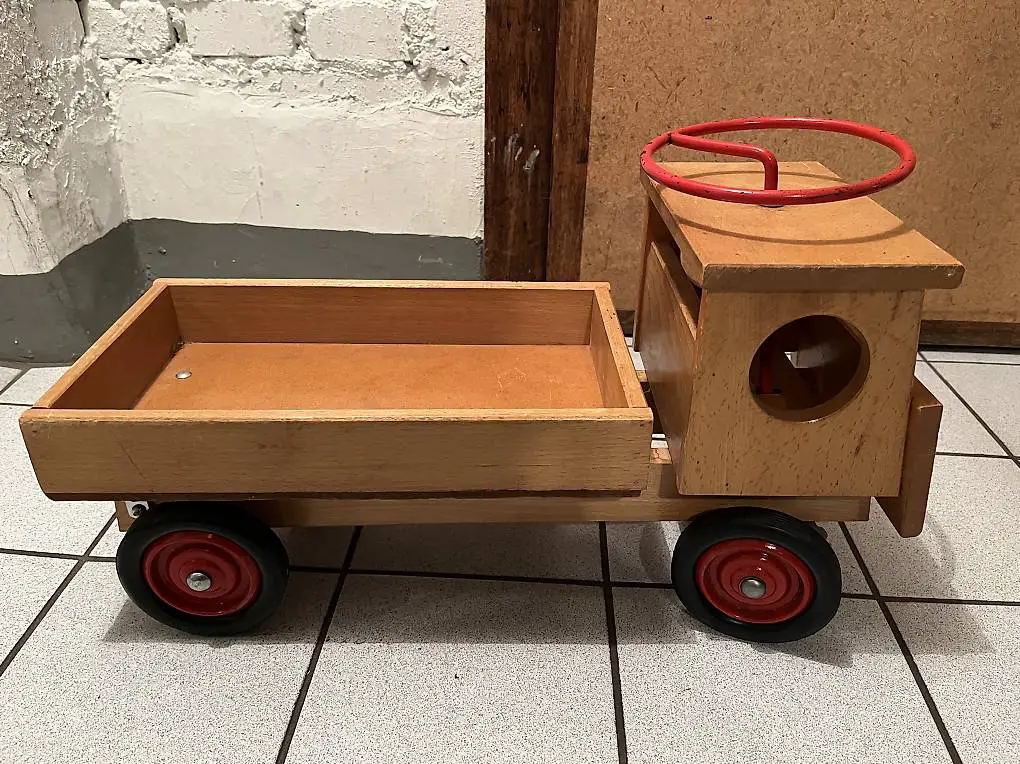 Wisa Gloria Holzfahrzeug