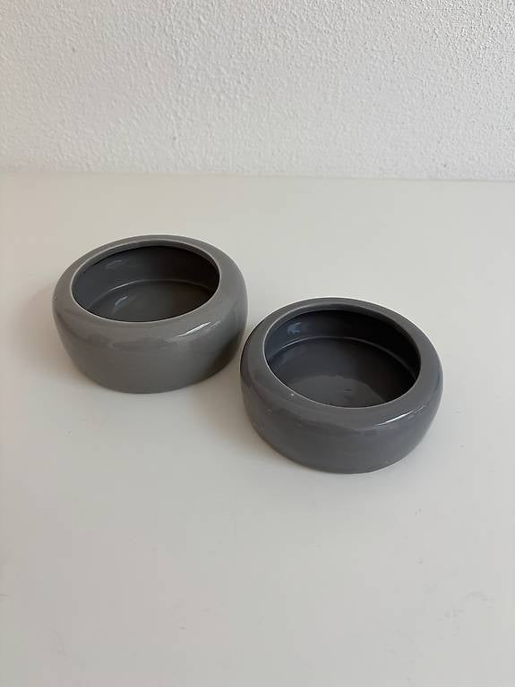 2 Keramik Futternäpfe / Wassernäpfe für Nagetiere grau