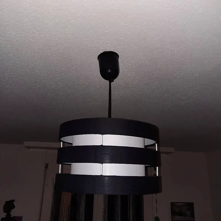 Hängelampe 30cm Durchmesser schwar/weiss