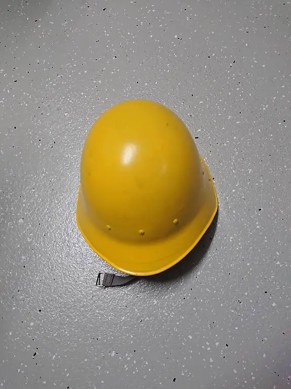 Antiker Helm aus Aluminium