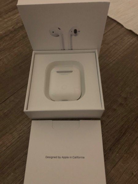 Apple AirPods 2 Gen.