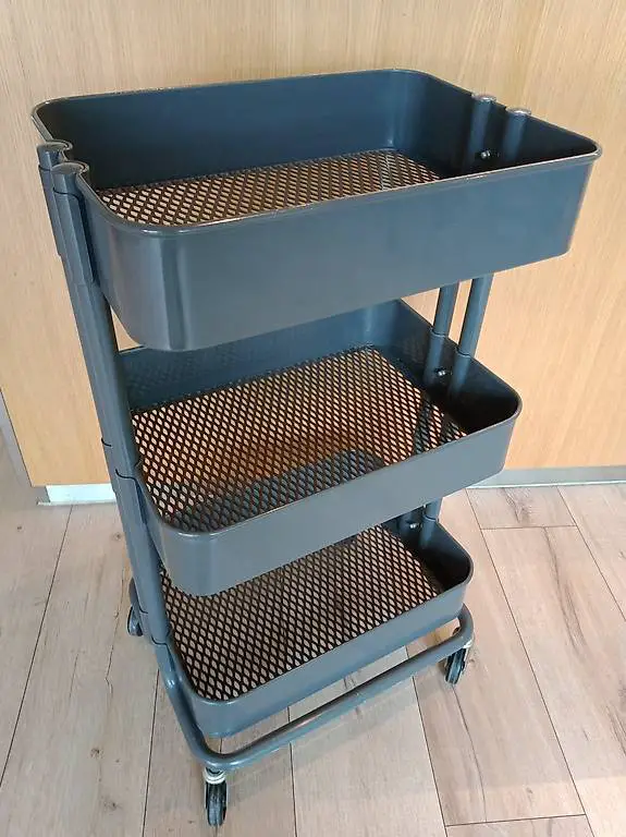 Rollwagen aus Metall