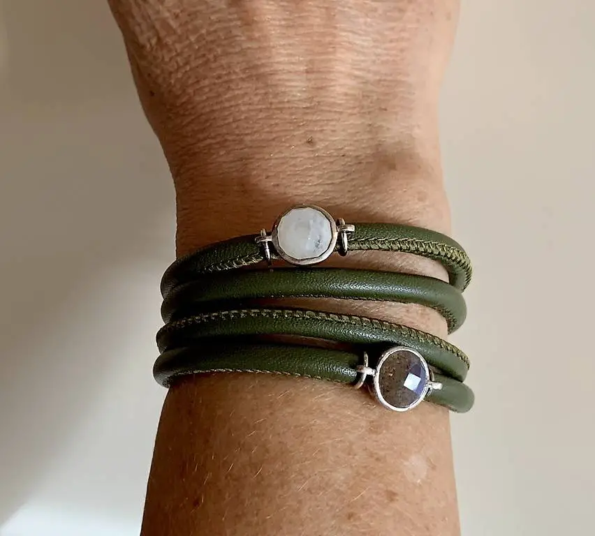 Lederarmband Marke Steinkult, Farbe oliv