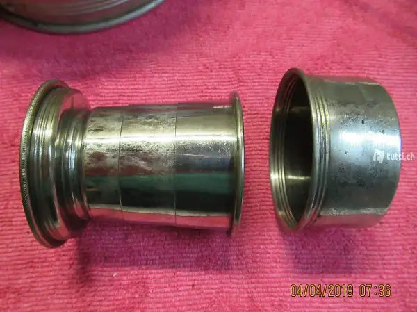 Trinkbecher aufklappbar, vom Militär, vom ersten Weltkrieg?