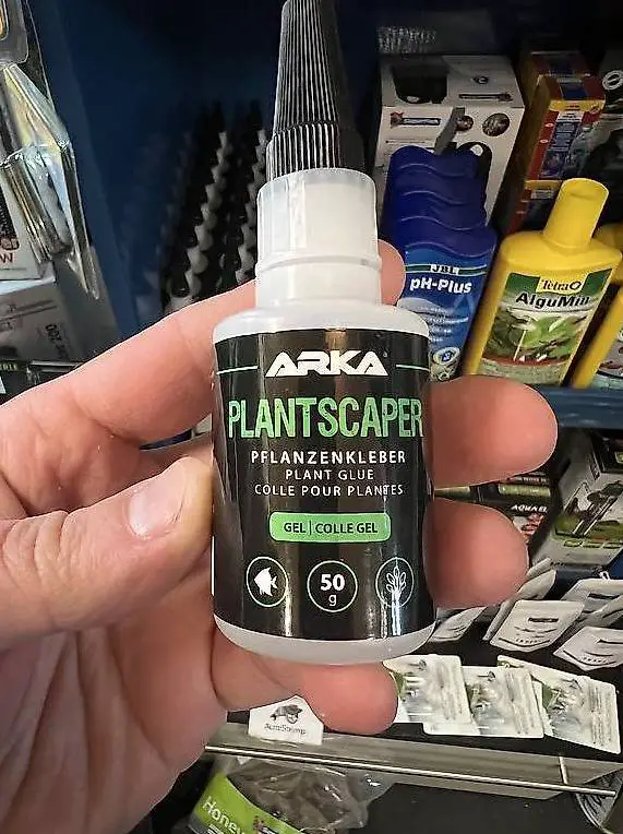 Colle gel ou liquide pour fixe votre décors ou plante