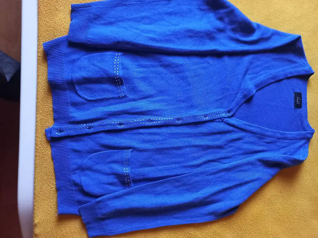 Strickjacke blau mit steinchen
