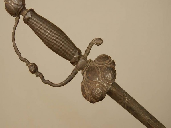  Antiker Degen - Gefäss aus Stahl