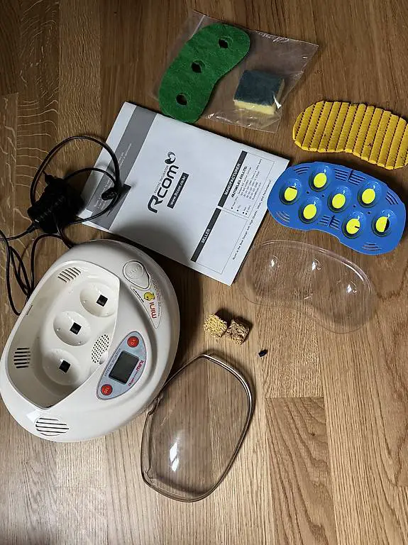 Rcom Mini Inkubator inkl. Einlage für WachtelEier
