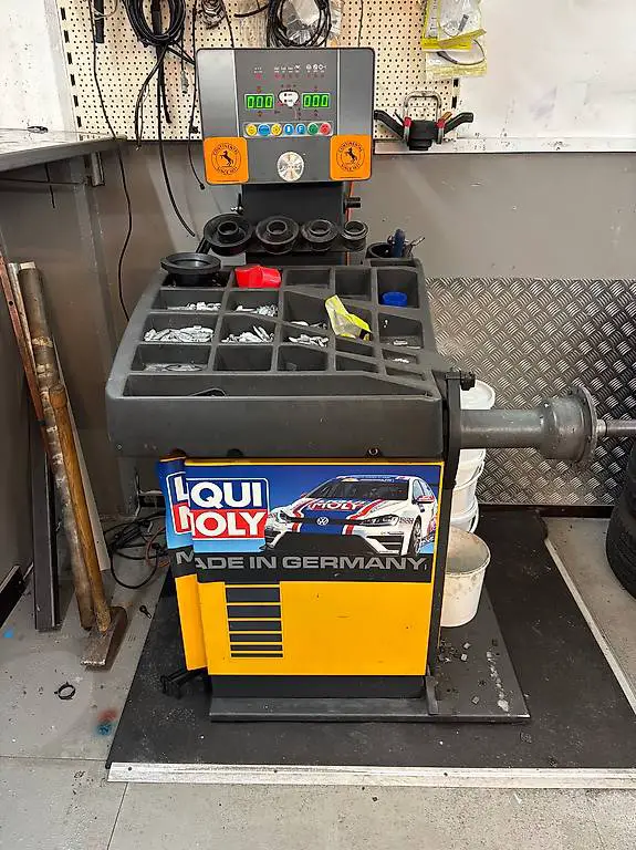 Pneu & Auswuchtmaschine