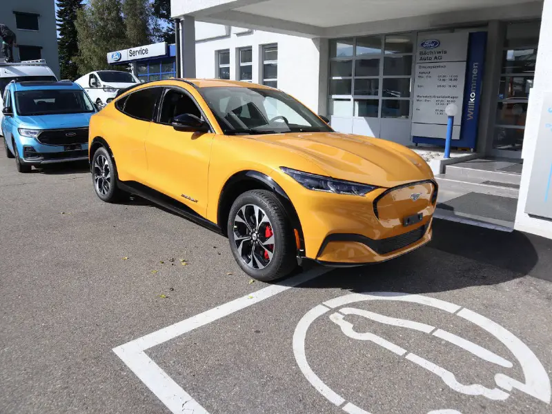 FORD Mustang Mach-E Premium AWD