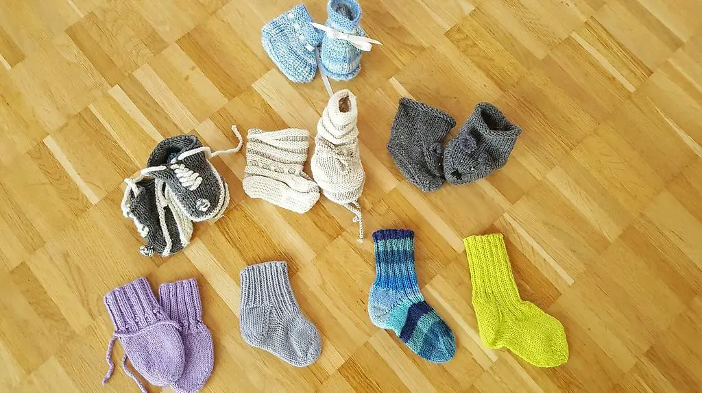 wollsocken/-finkli/-strümpfe für Babies