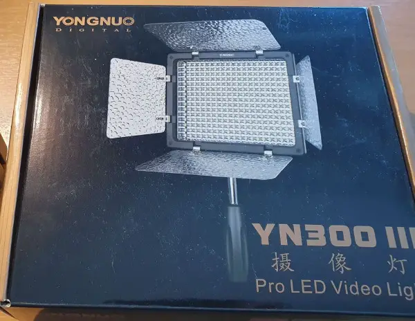 Set: Yongnuo YN300 Pro LED Videoleuchte + Akku + Ladegerät