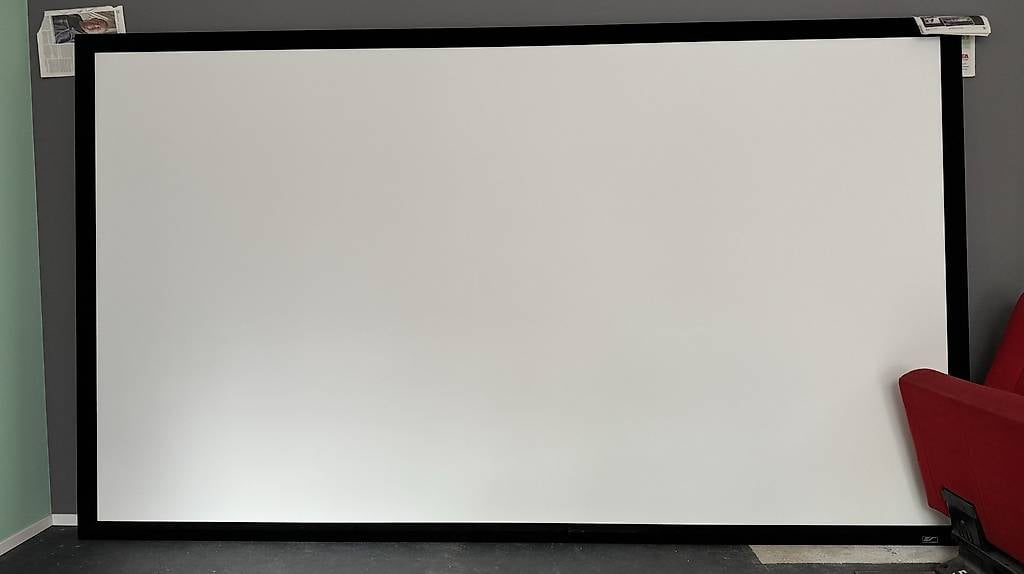 Beamer Leinwand Elite Screens ezFrame 135" mit Halterung