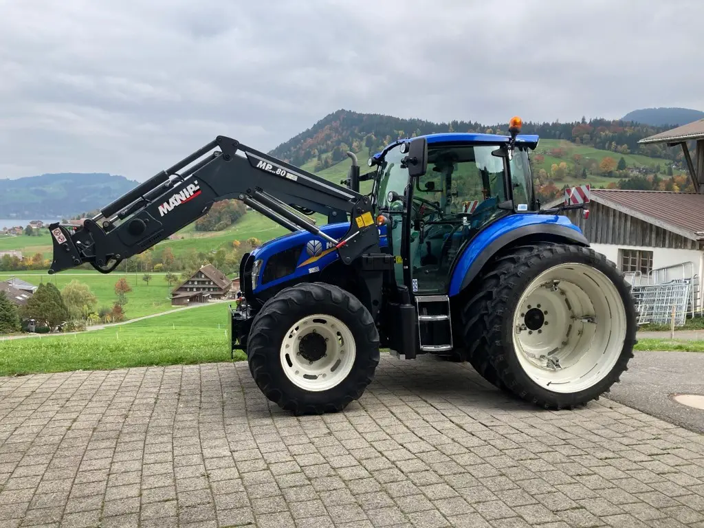 New Holland T4.105 mit Frontlader