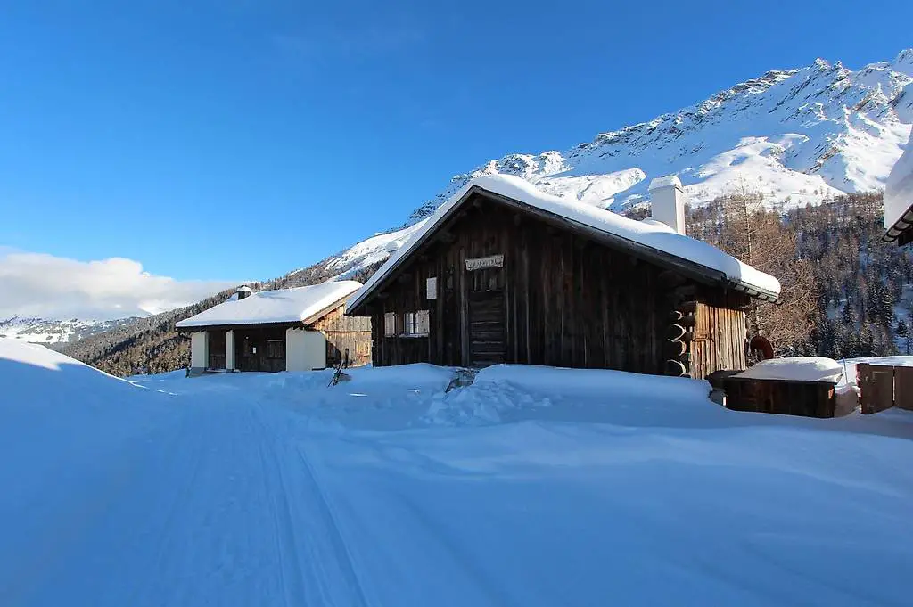 4.5 Zimmer Maiensäss in Radons mitten im Ski- /