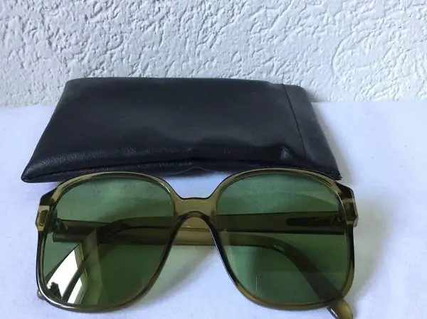 Sonnenbrille mit Etui