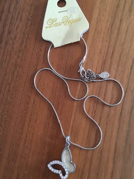 Kette mit Schmetterling Anhänger - neu