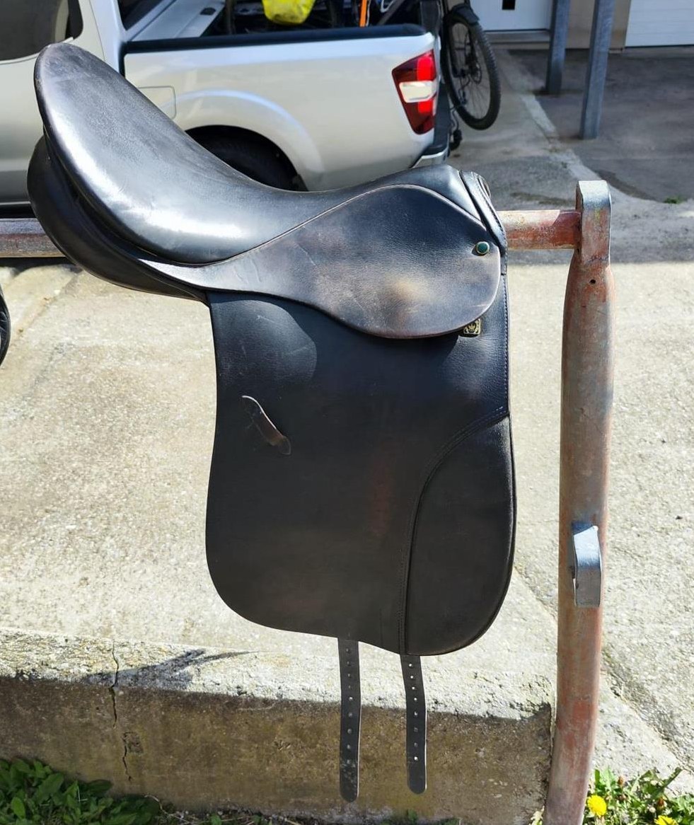 Dressursattel von Stübben, 18 Zoll