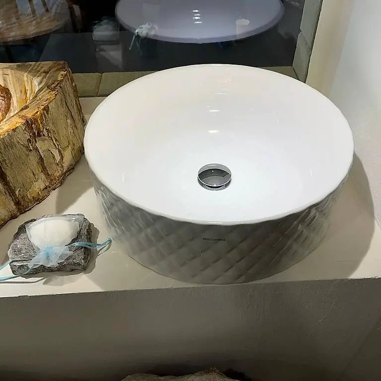 Waschbecken-Keramik mit Struktur aussen Elegantes