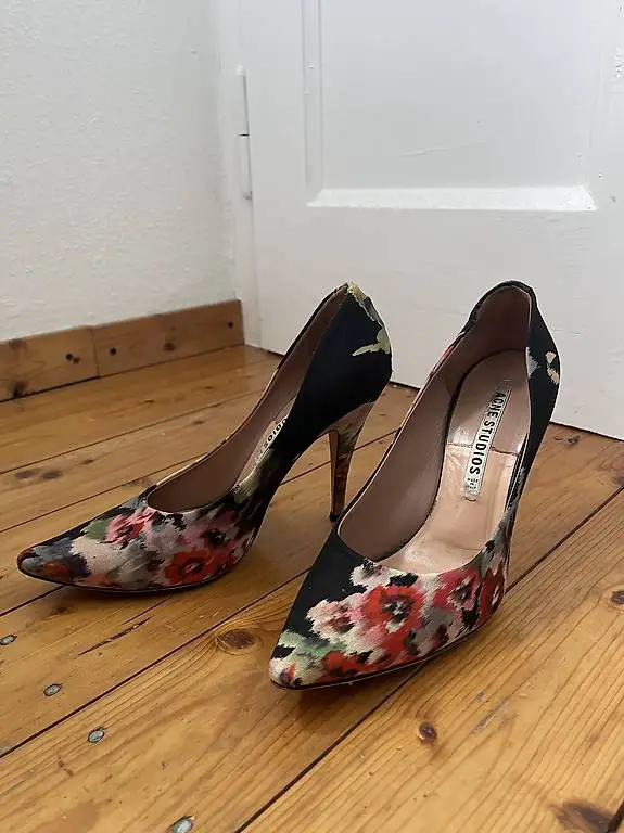 Acne Pumps