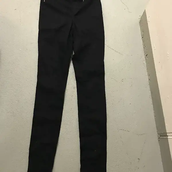 Hose schwarz eng 32-34 XS