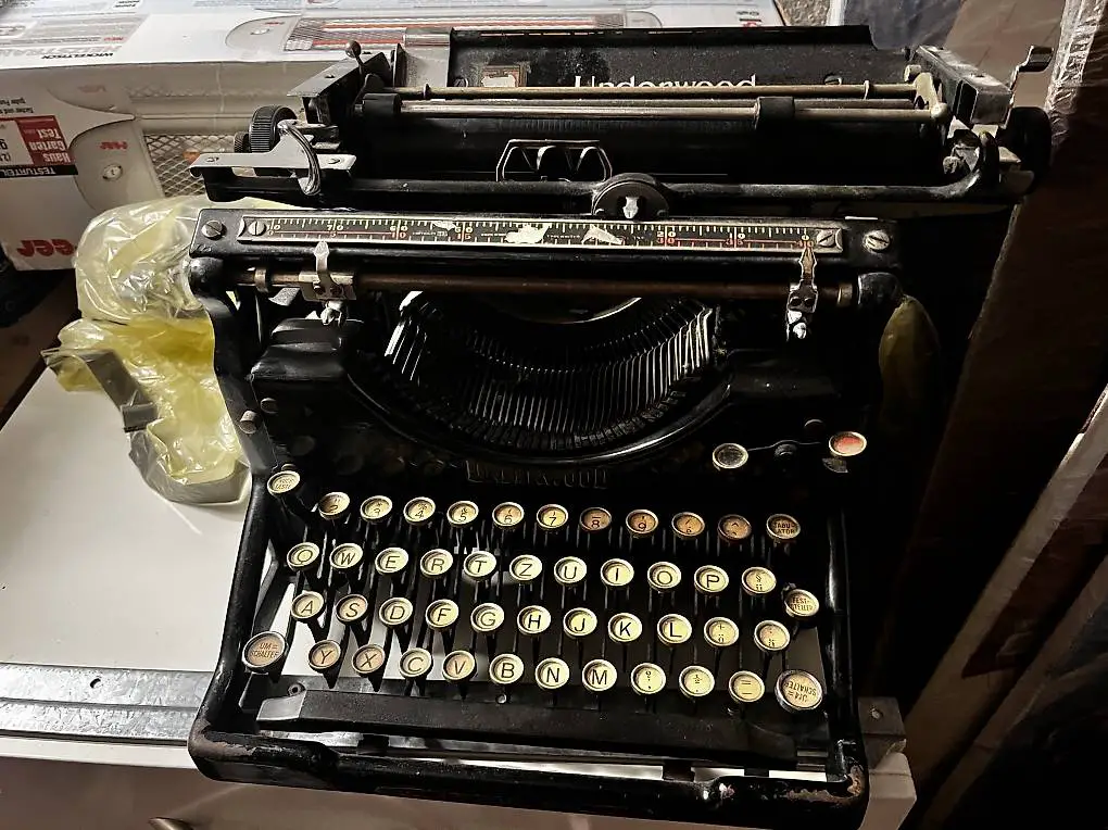 Schreibmaschine Underwood antik historisch