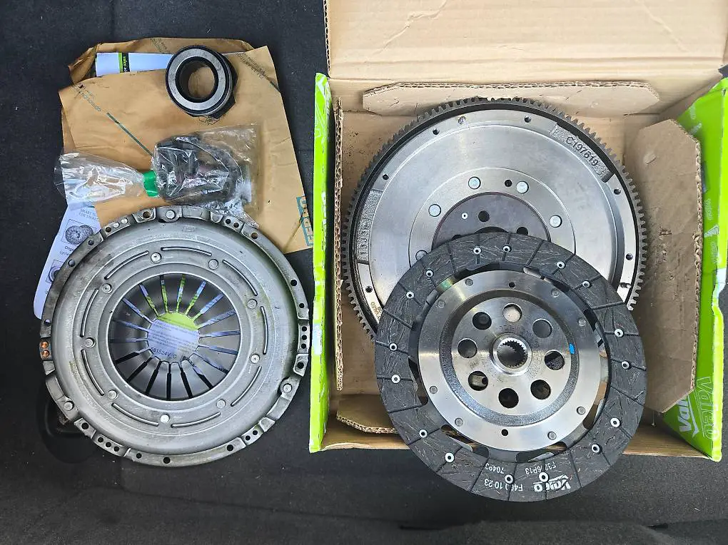 Valeo 837074 Kupplungssatz mit 2 Massen Schwungrad NEU