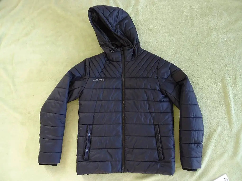 Jacke BAUER schwarz, Kapuze. Grösse M=siehe Skizze