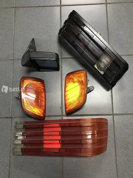  Seitenrückspiegel und Lichter