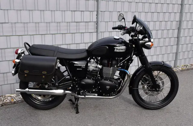TRIUMPH Bonneville 900