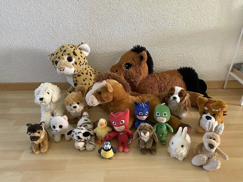 Plüschtiere pro Stück 2.-