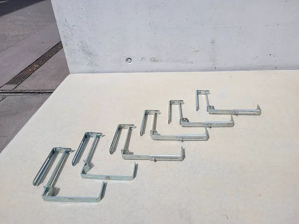 6 Halterungen für Blumenkisten Balkon