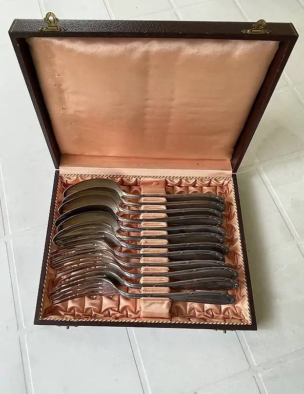 versilbertes Besteck