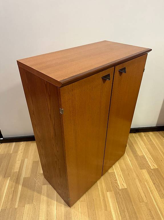 Kommodenschrank aus Eichenholz