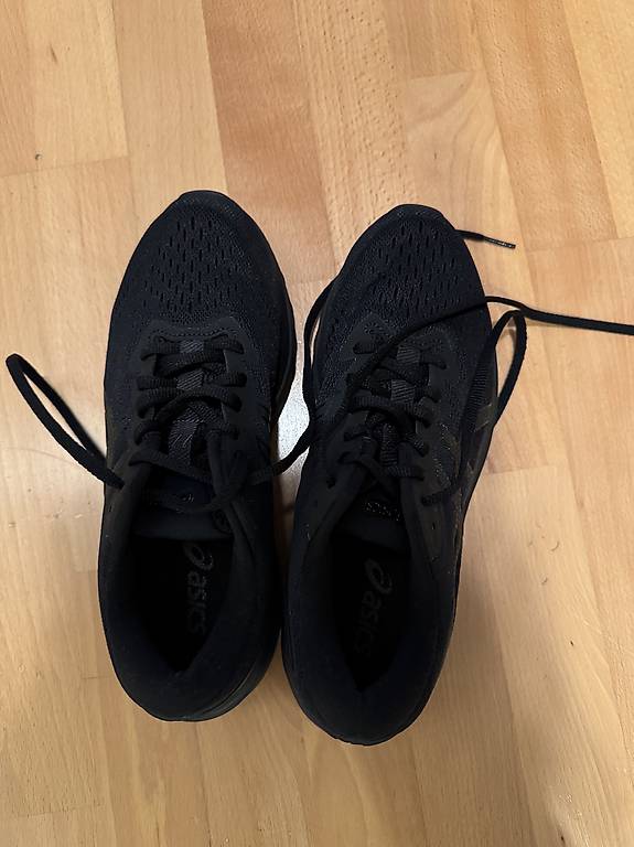 Asics Turnschuhe Grösse 39.5 schwarz. Neu