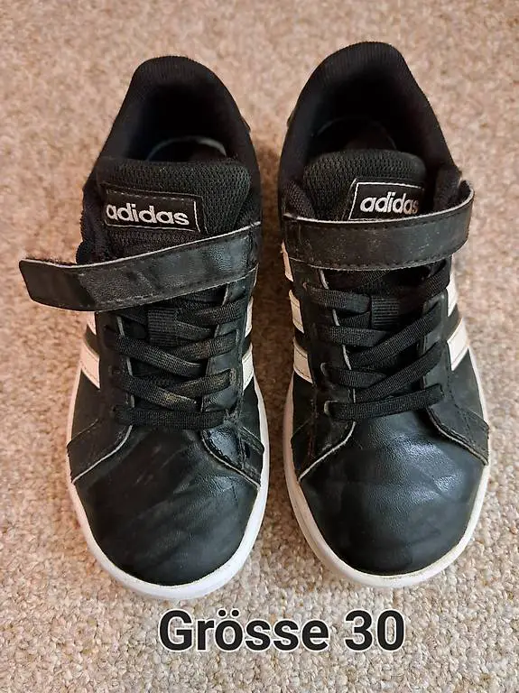 Adidas Turnschuhe Grösse 30