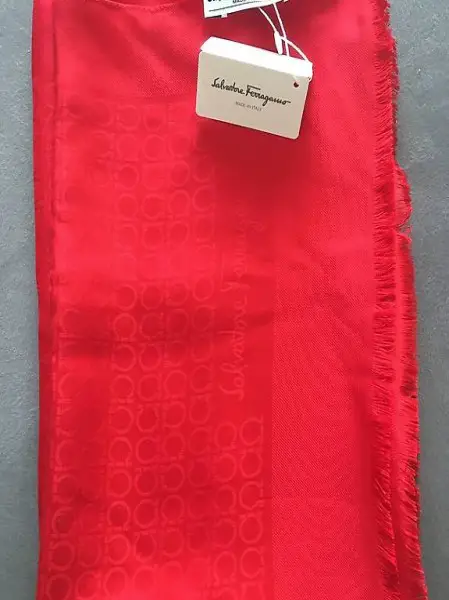 Salvatore Ferragamo Schal rot; NEU