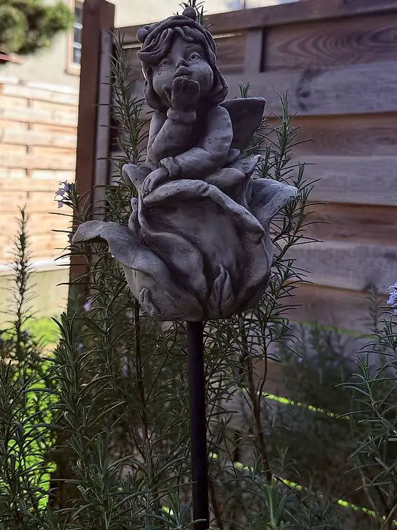 Gartenfigur Blumenmädchen