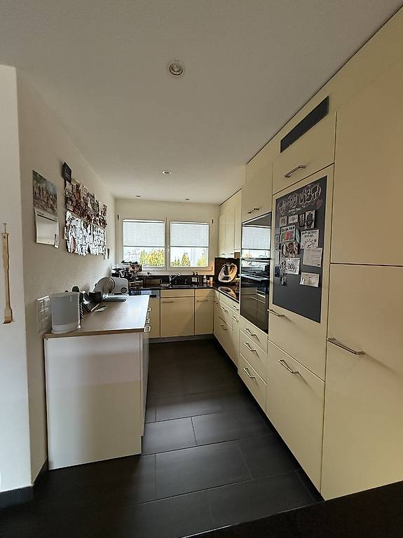 komlette Küche mit Induktionsherd