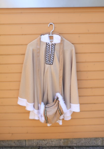 Eskimo Poncho Unisex mit Tasche & Handschuhe