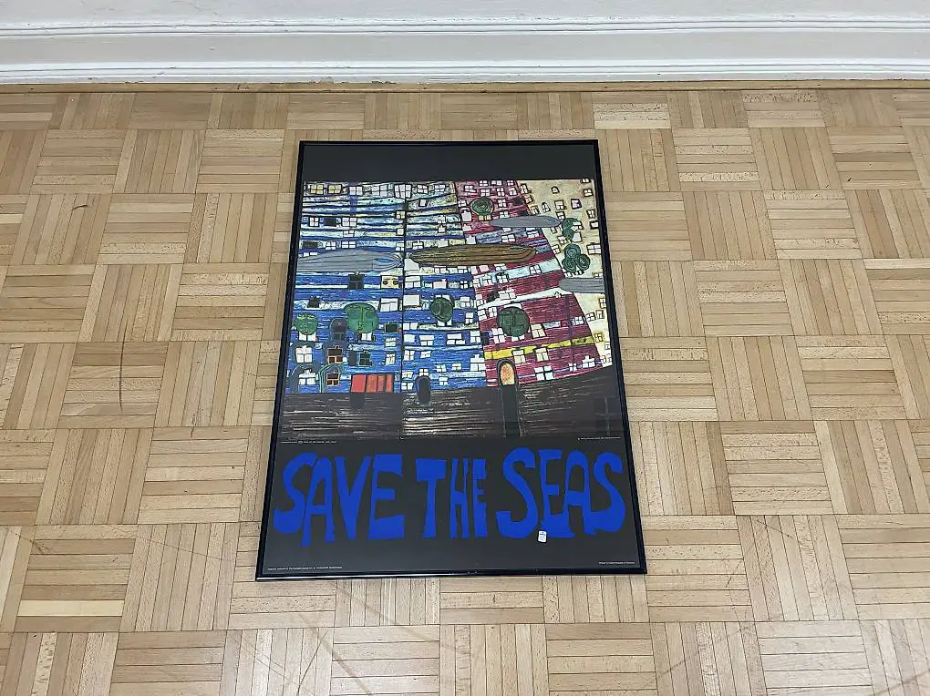 Grosses gerahmtes Hundertwasser Poster Save the Seas vintage
