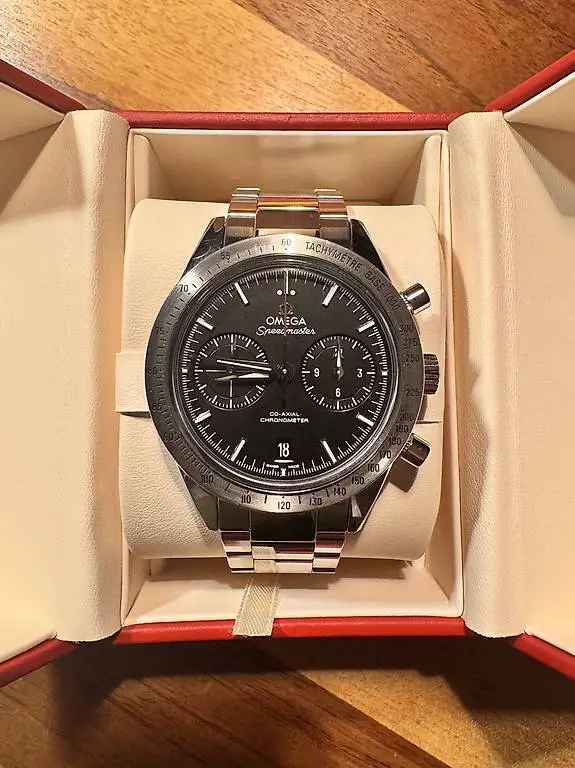 Omega Speedmaster "57 331.10.42.51.01.001 Garantie 2 Jahre