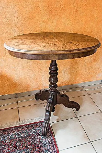 Antiker Beistelltisch