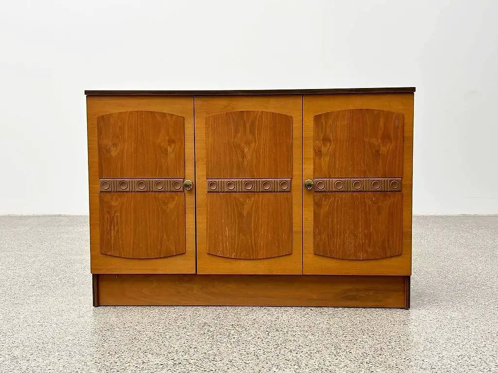 Kommode im Retro Stil mit 3 Türen