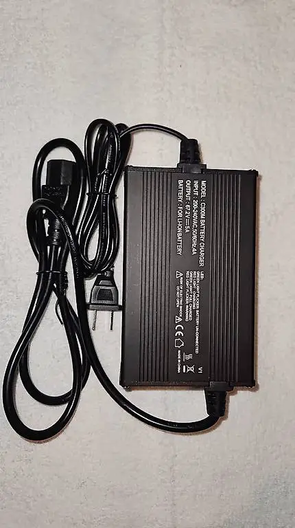 Elektroscooter Ladegerät