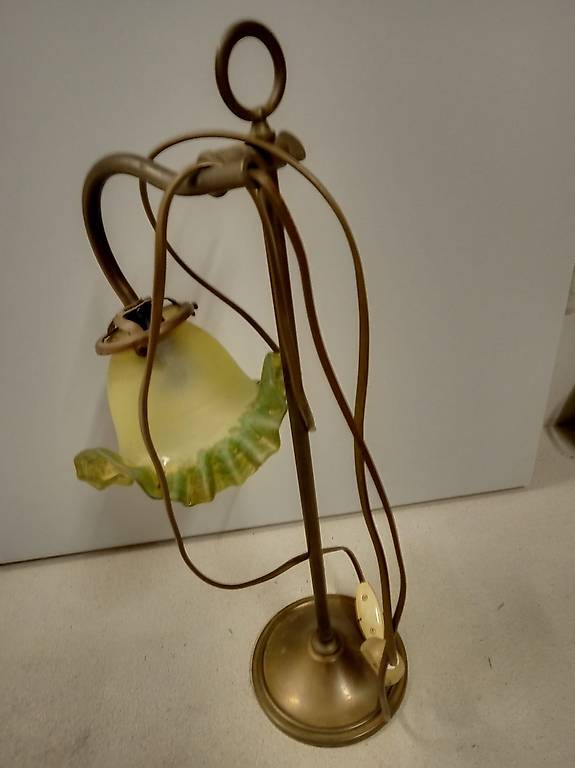 Jugendstil Tischlampe mit grünem Glas