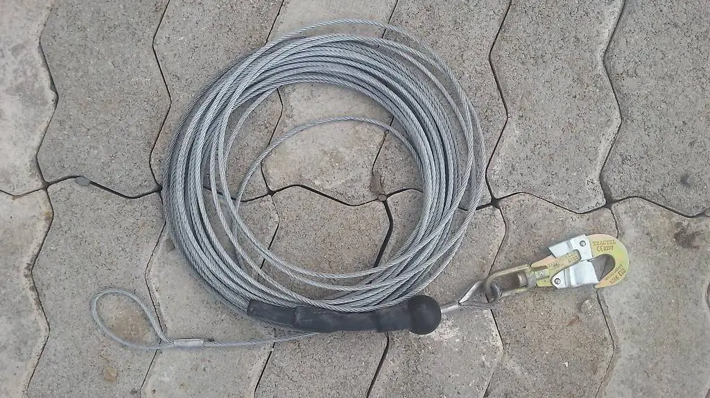 Stahlseil Abschleppseil mit Karabiner ca. 8 m