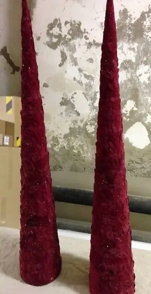 Dekorationskegel aus geklebten Rosenblätter